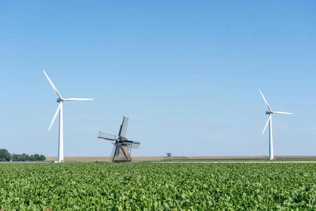 Decorative Photo of Windmills in the Farmland by Mike van Schoonderwalt from pexels: https://www.pexels.com/photo/windmills-in-the-farmland-5511486/